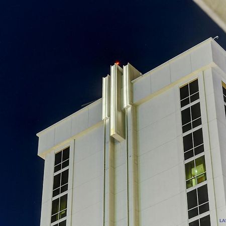 Mgm Signature-29-607 F1 Track & Strip View Balcony Las Vegas Exterior photo